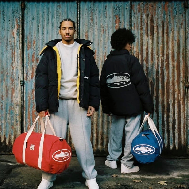 Chaqueta Pluma Corteiz Negra con Interior Amarillo – Abrigo Streetwear Premium CRTZ