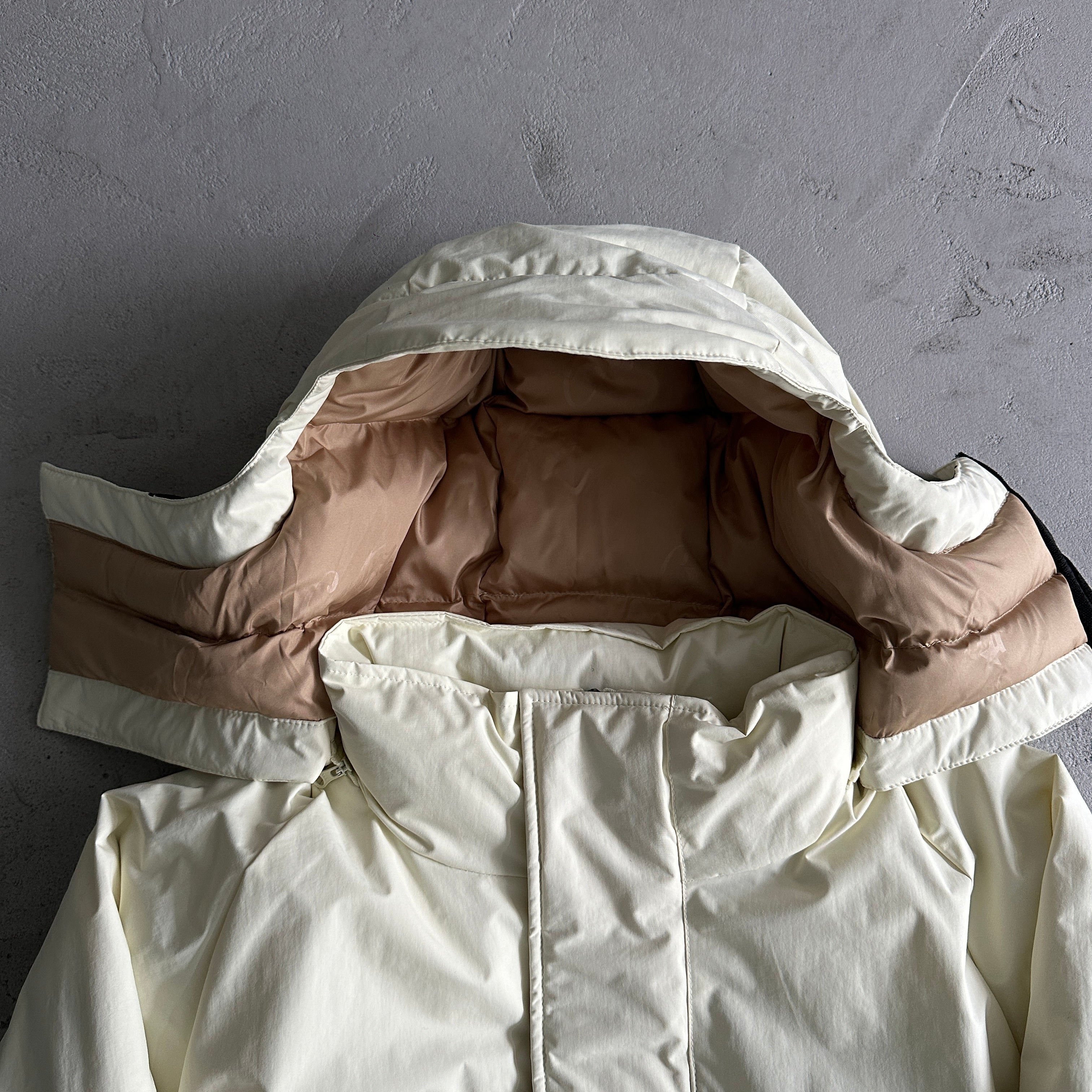 Chaqueta Pluma Corteiz Blanco Roto con Interior Crema – Abrigo Streetwear Premium CRTZ